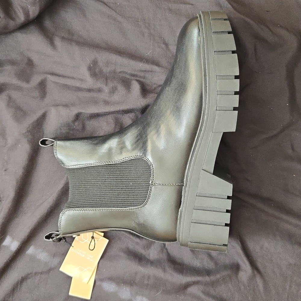 Black Chunky Chelsea Boots